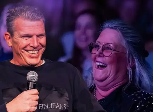COMEDIANENLACHENDEVROUW_134331689271455668_big-cine_deskt.webp