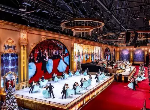 AndrC3A9Rieus2026ChristmasConcertLetItSnow_134320629700041269_big-cine_deskt.webp