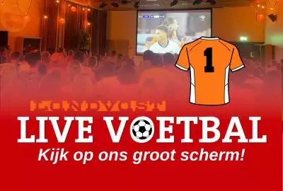 Dynamische_Live_Voetbal_Instagram-Post_voor_Vrouwenvoetbal_in_Oranje_Wit_Zwart_in_Grunge-Stijl_(1).png