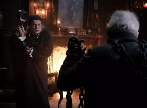 EbenezerAChristmasCarol_134378400099683151_big-cine_deskt.webp