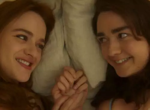 PracticalMagic2_134328378435453058_big-cine_deskt.webp